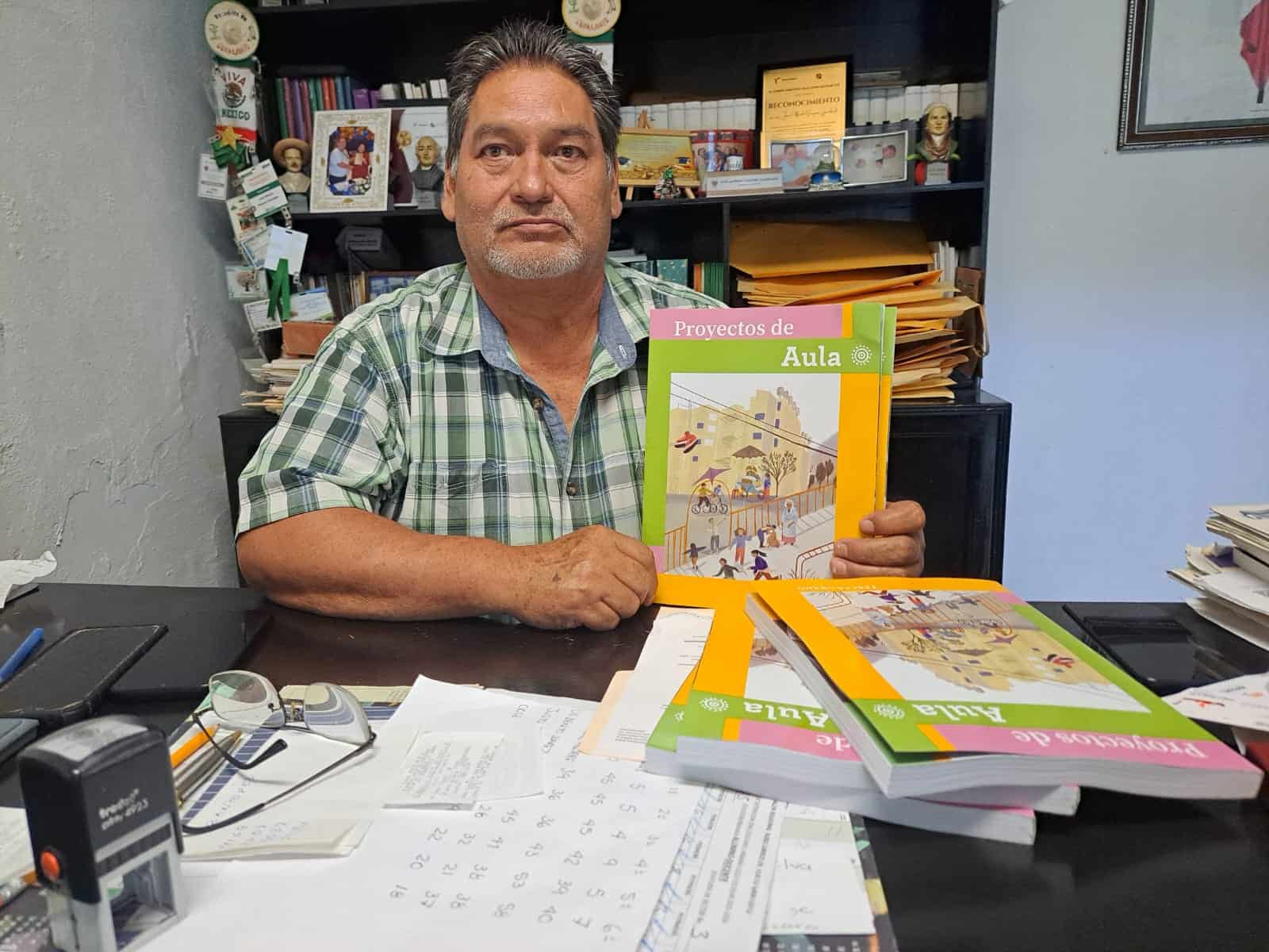 Distribuyen los libros de texto gratuitos