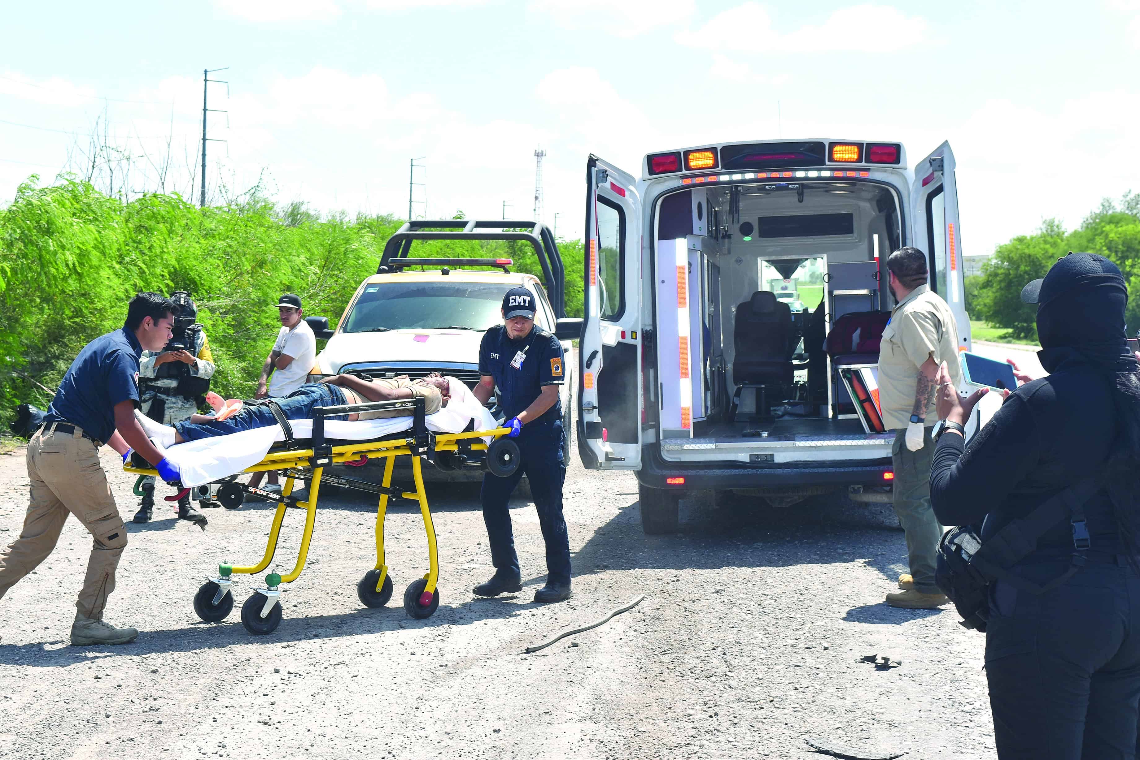 Choca camioneta contra un tráiler