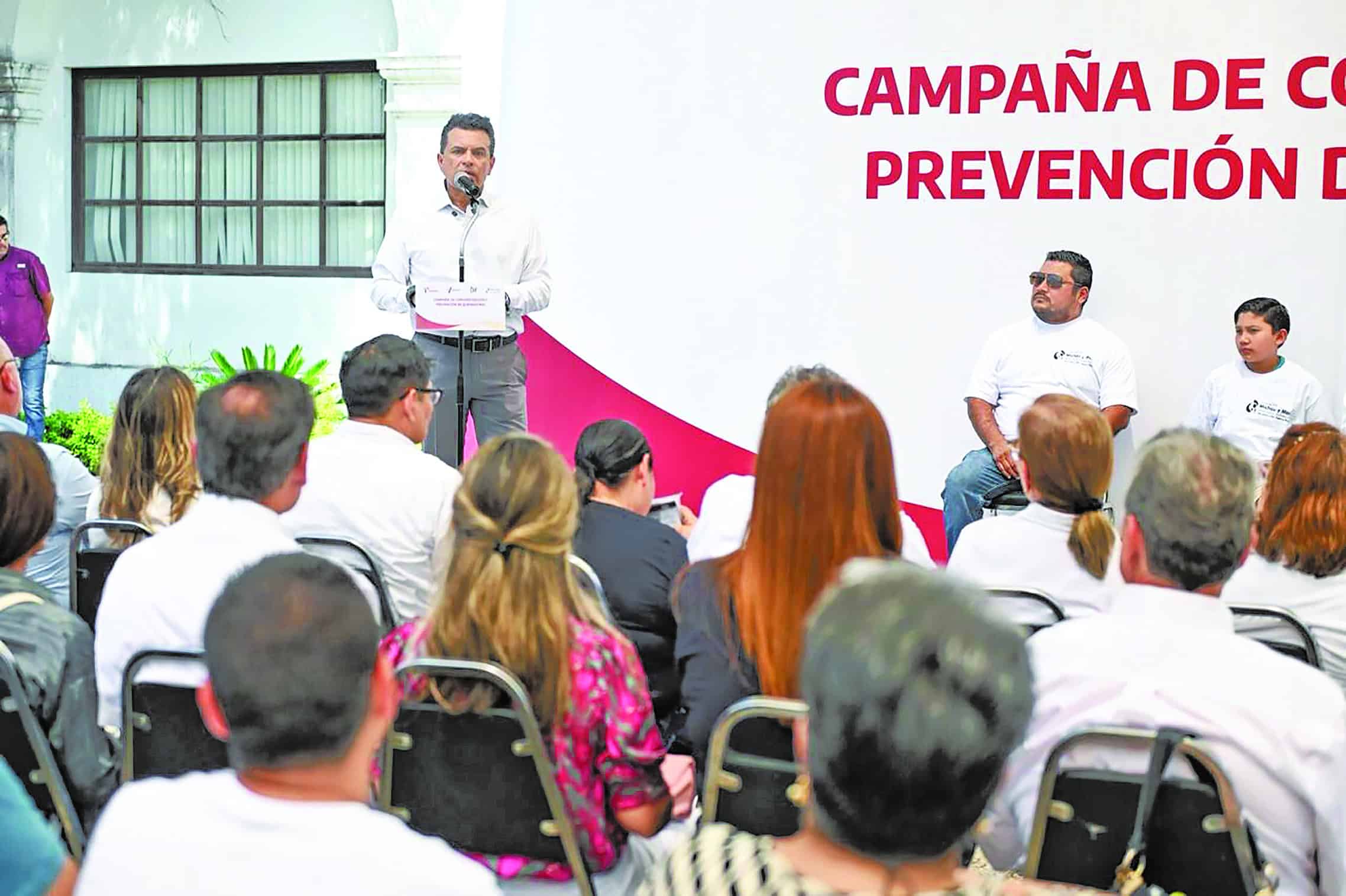 Trabaja municipio con la fundación ´Michou y Mau´
