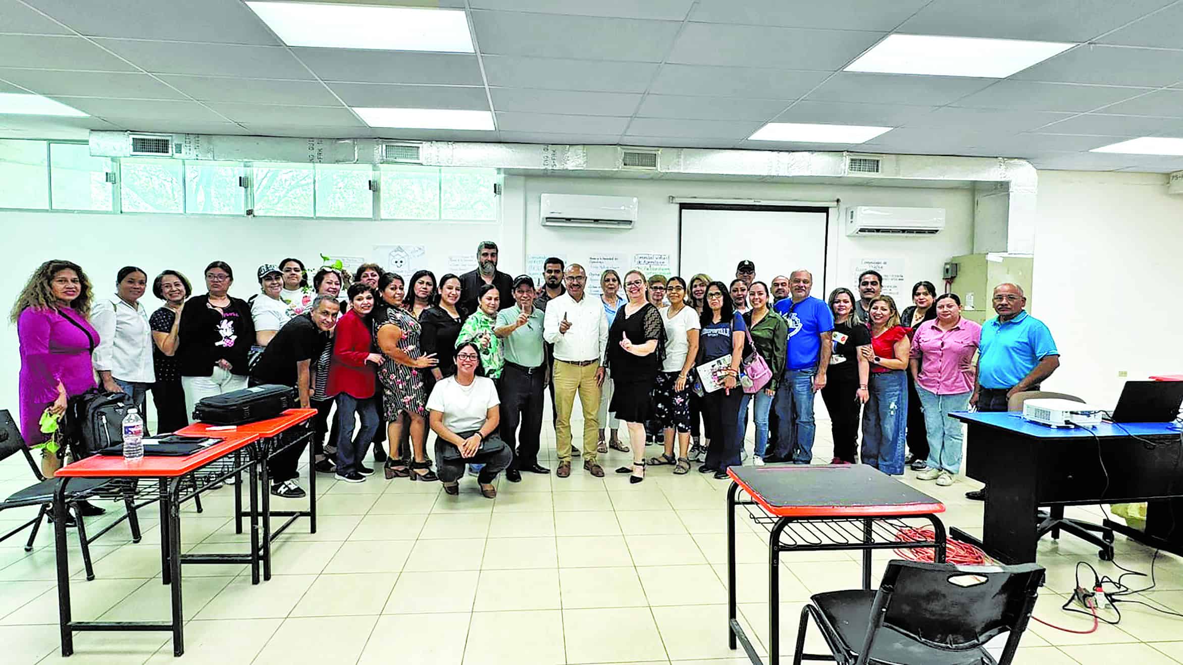 Finaliza curso para maestros