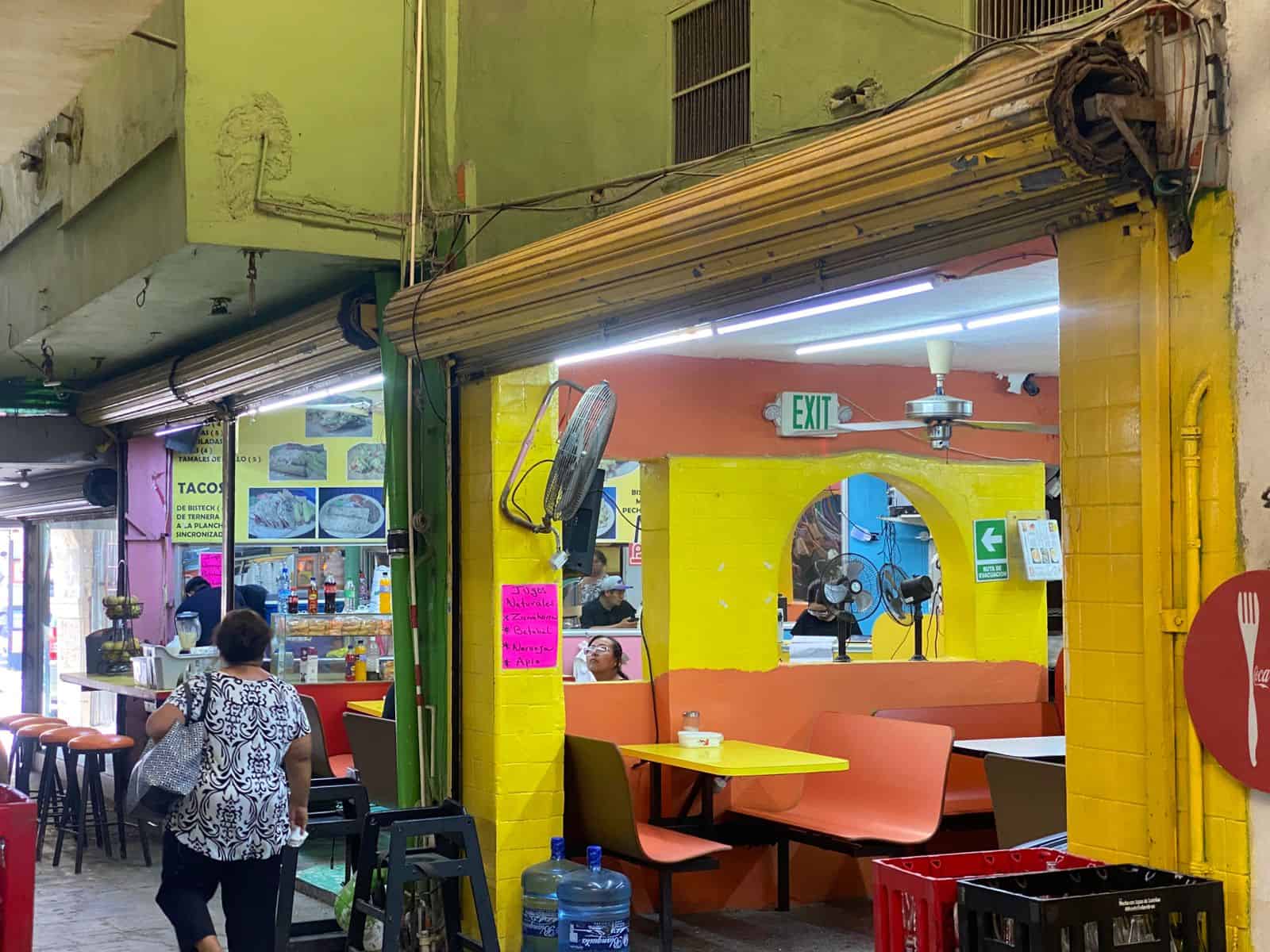 Causan apagones serias pérdidas a los locatarios