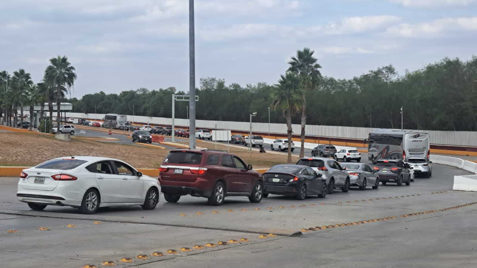 Anuncian aumento a costo de visas