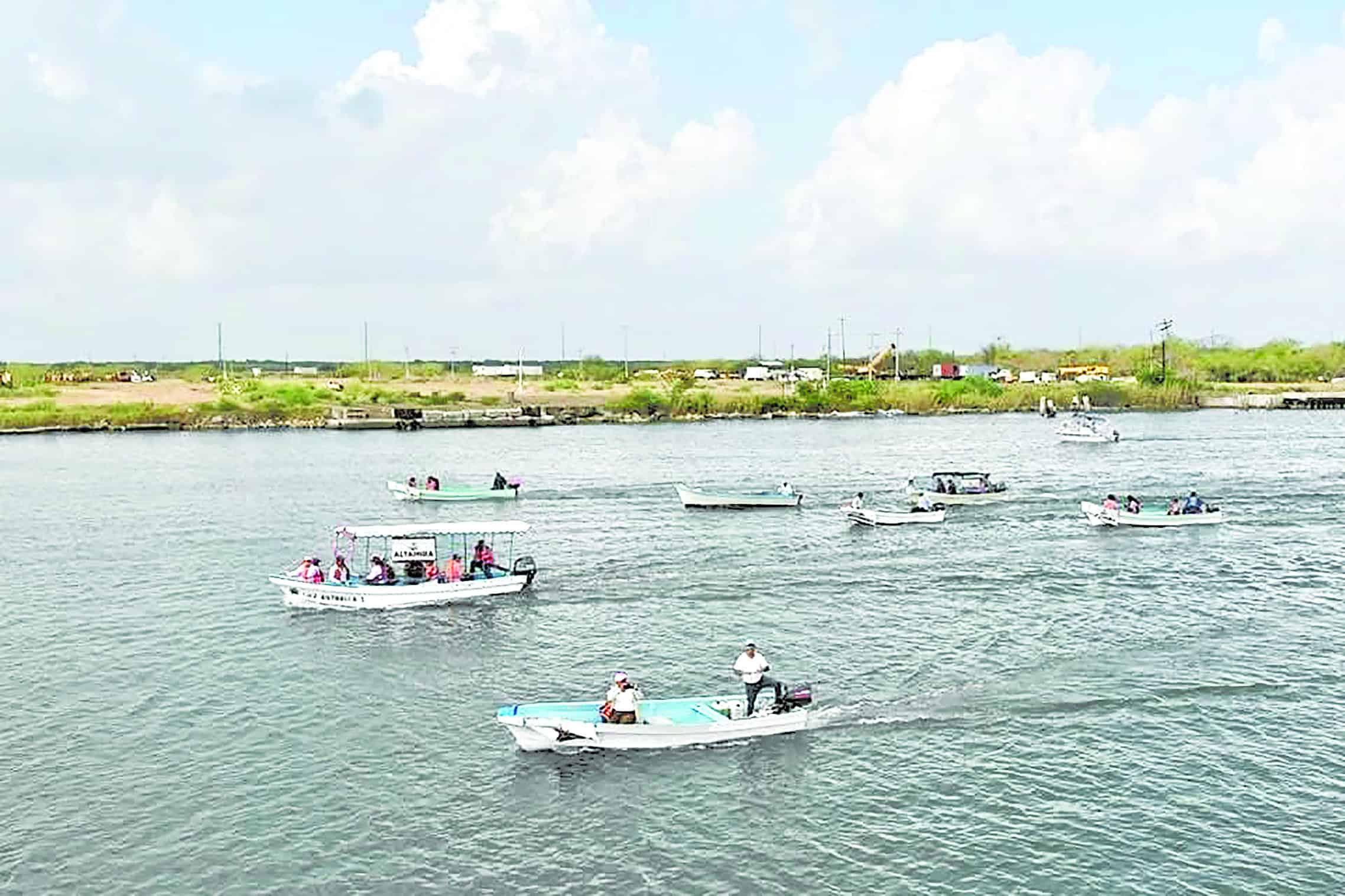 Celebran pescadores a la Virgen del Carmen