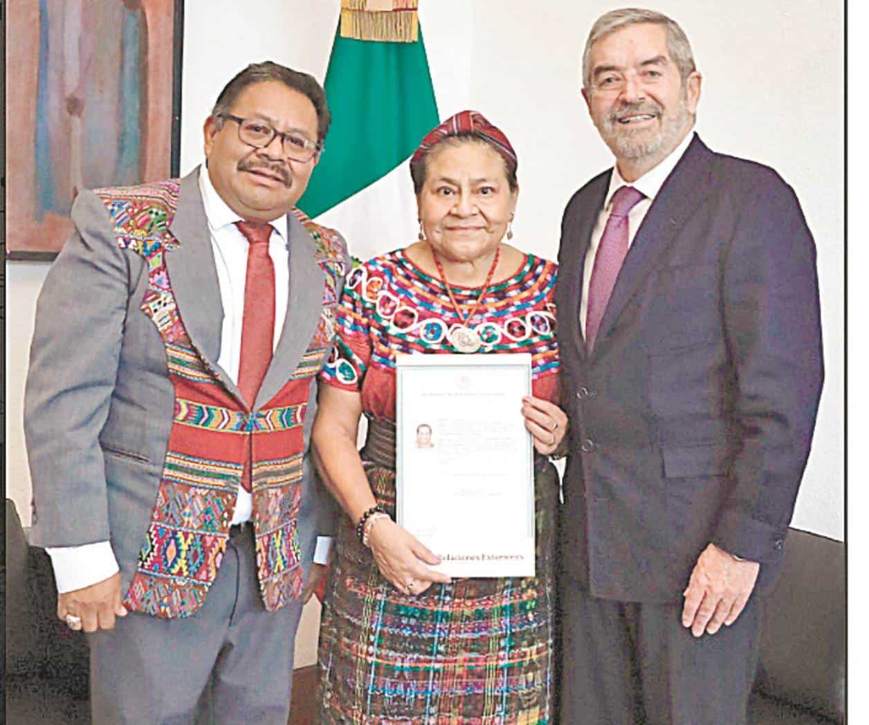 Dan a Rigoberta Menchú la nacionalidad mexicana