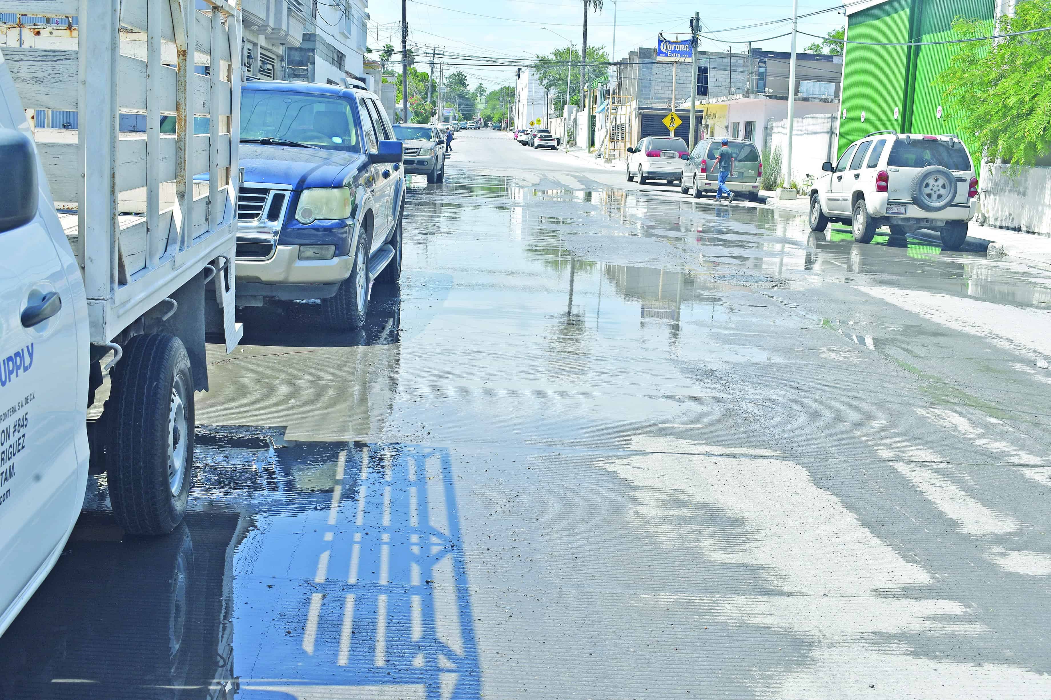 Invaden aguas negras la colonia Simón Rodríguez