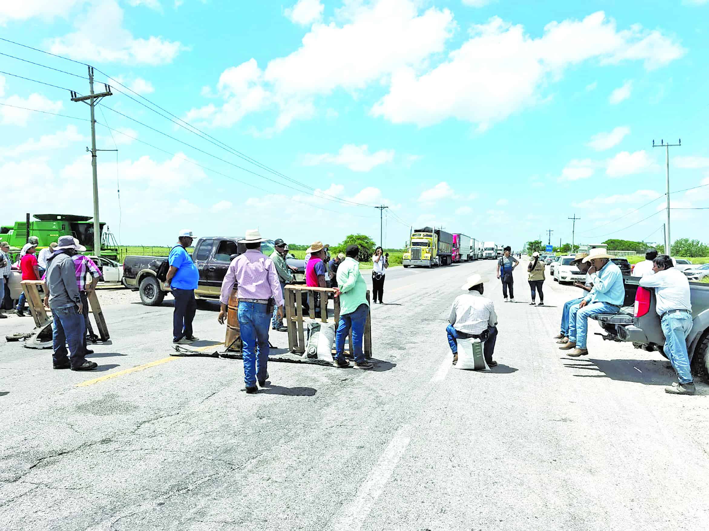 Productores se movilizan rumbo a Ciudad Victoria