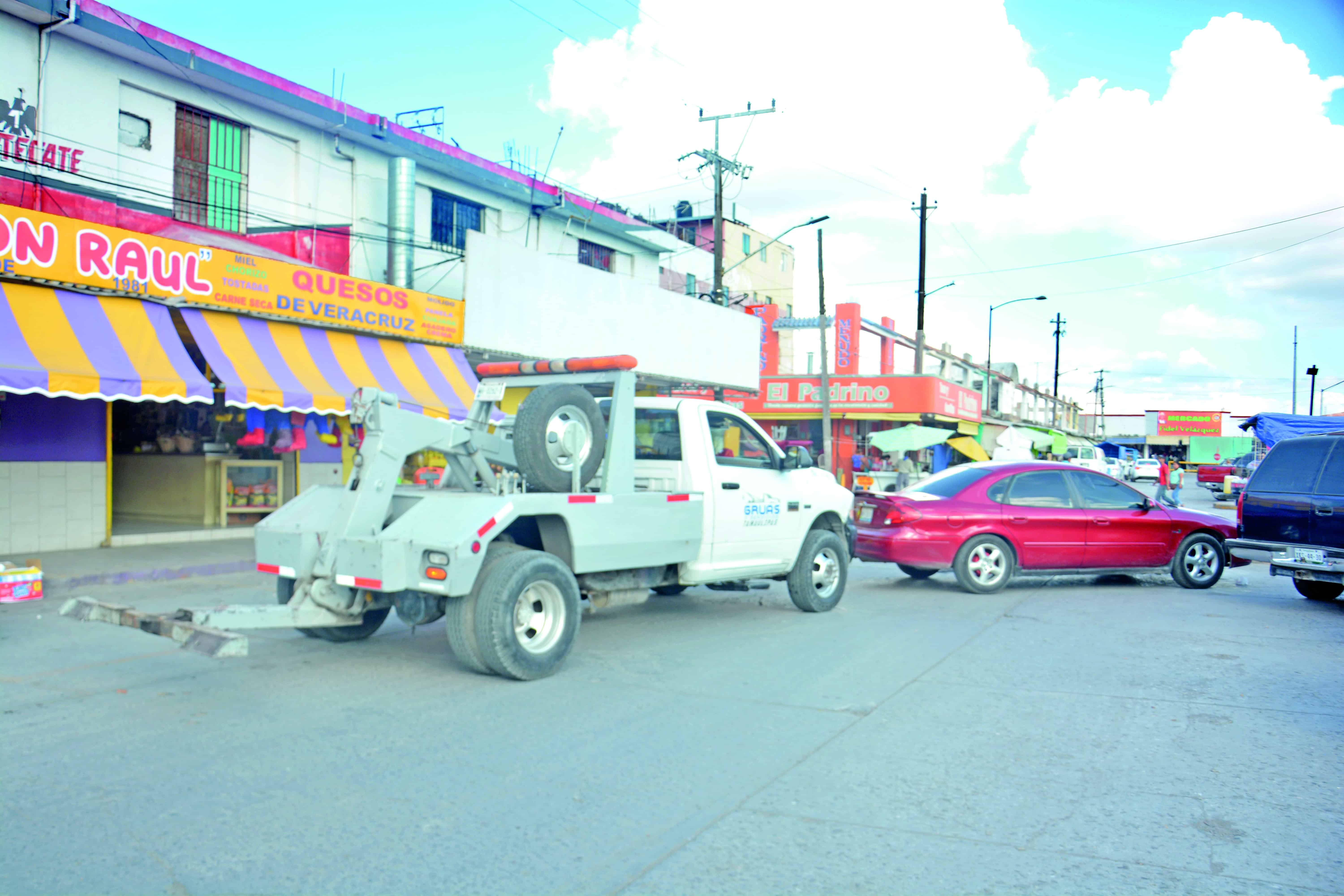 Demanda la Canaco regular operación grúa