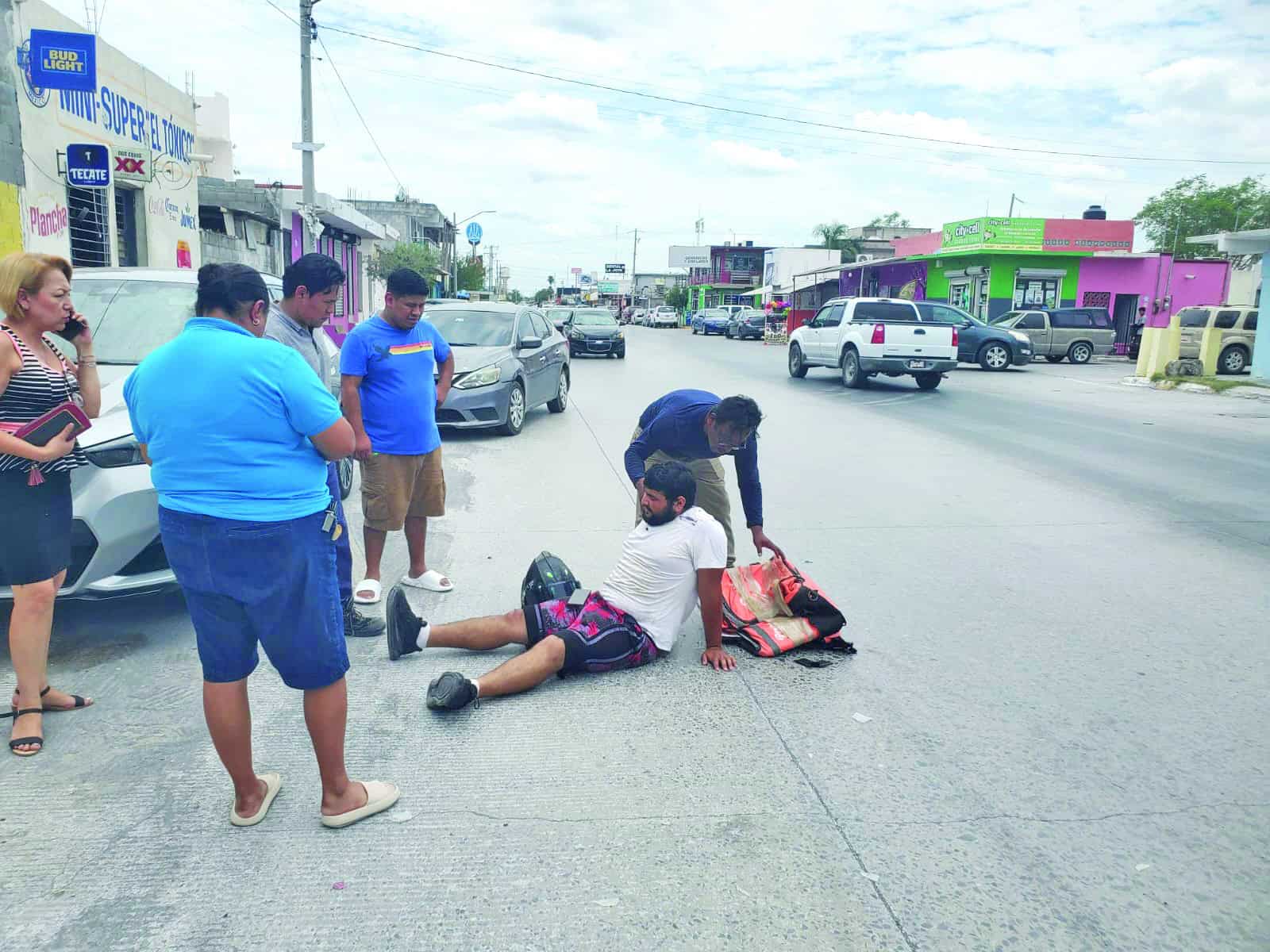 Sufre repartidor brutal embestida en su moto