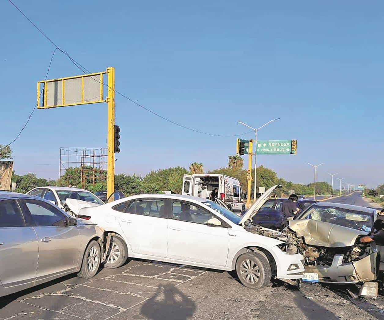 Brutal encontronazo entre cuatro vehículos