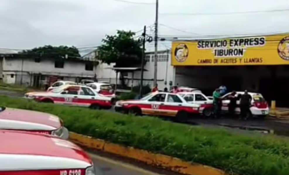 Taxistas protestan en Veracruz contra nuevas tarifas