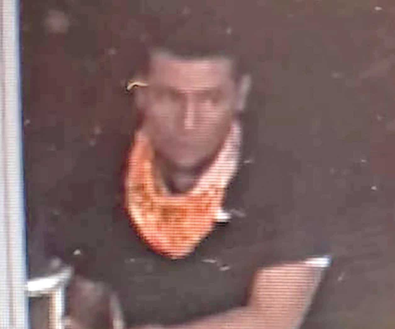 Se lleva delincuente jugoso botín de tienda