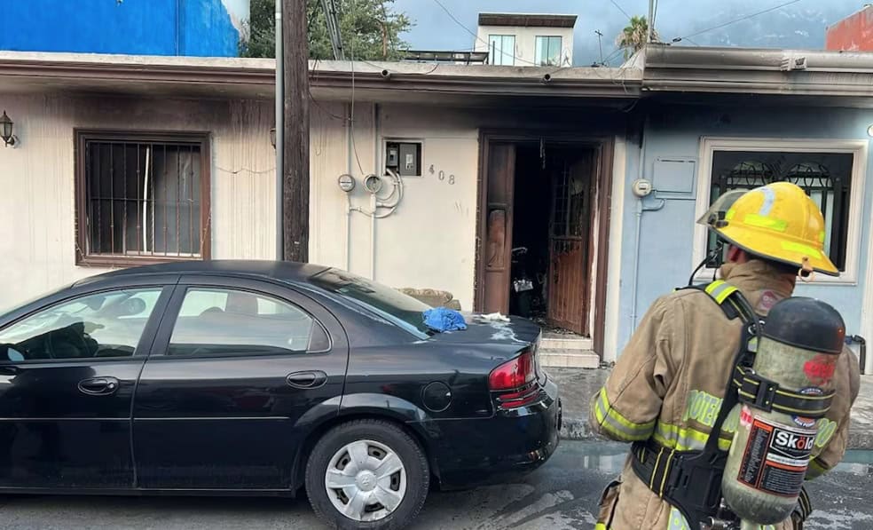 Mueren niña y adolescente durante incendio en NL