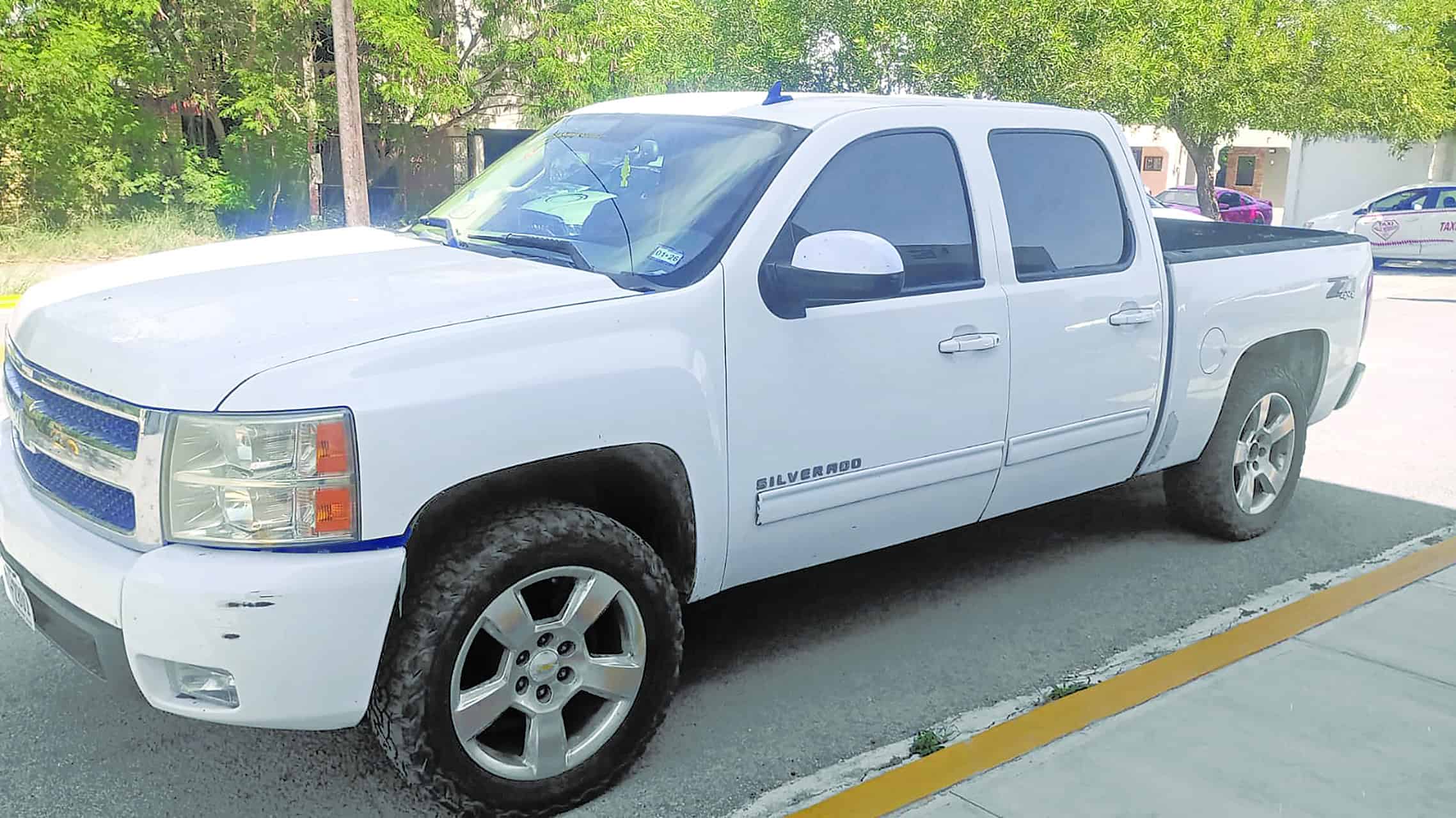 Retienen a texano con una camioneta robada