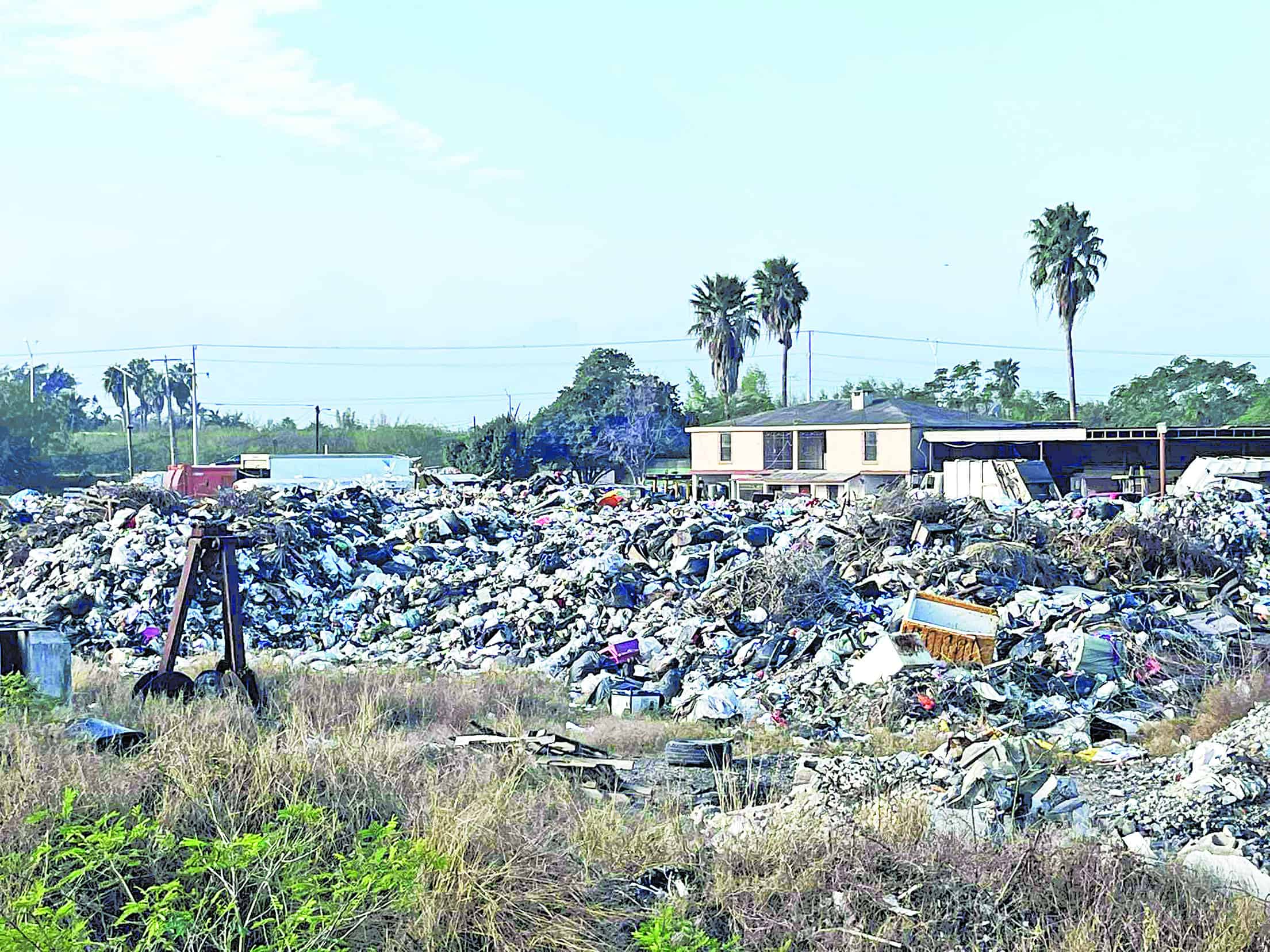 Exigen colonos reubicar vertederos de desechos