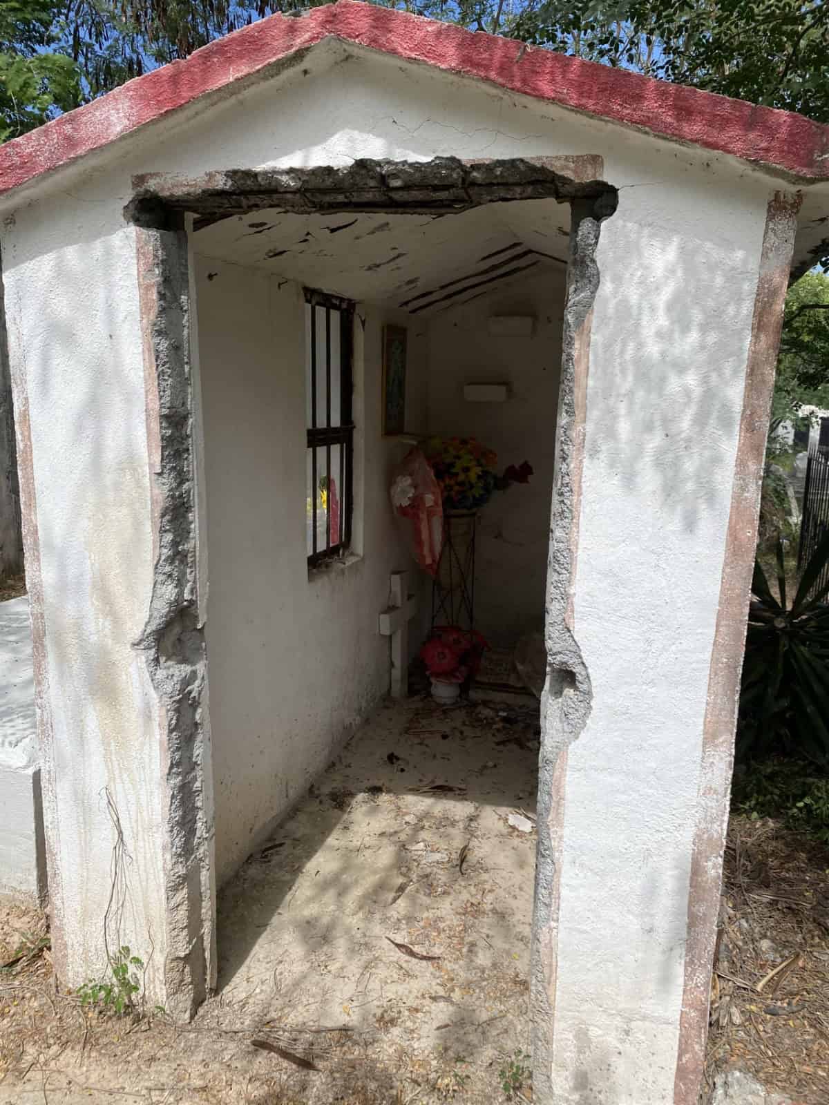 Roban... ¡hasta en panteón!