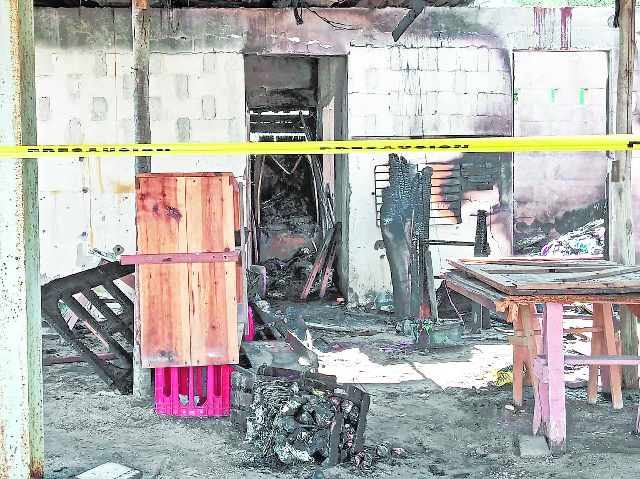 Arrasa incendio con 2 negocios en Miramar