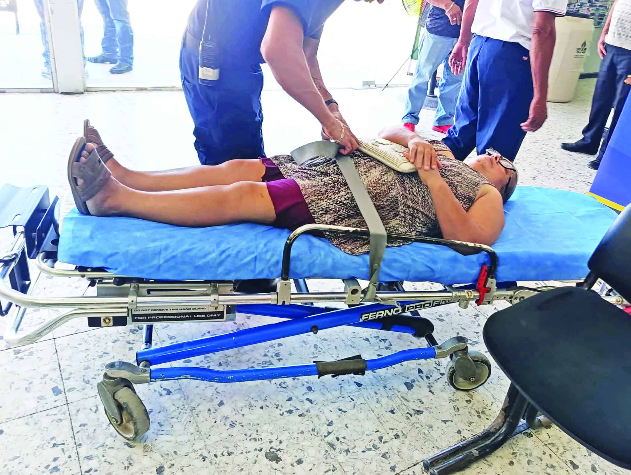 ´Colapsa´ una mujer en palacio municipal