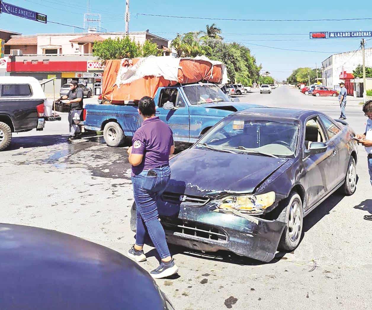 Choca pareja ebria un vehículo prestad