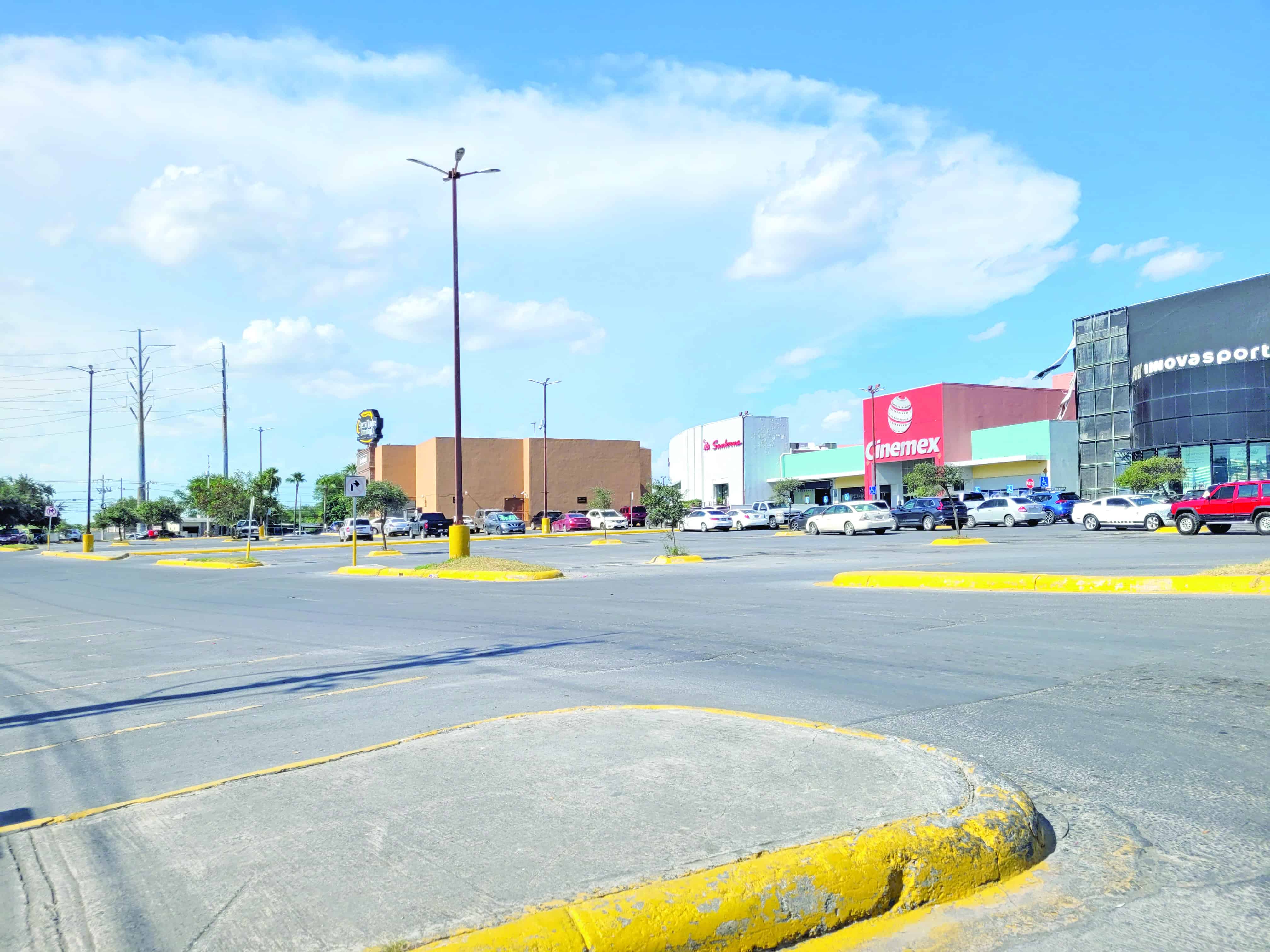 Denuncia cristalizo a su auto y el robo de algunas pertenencias