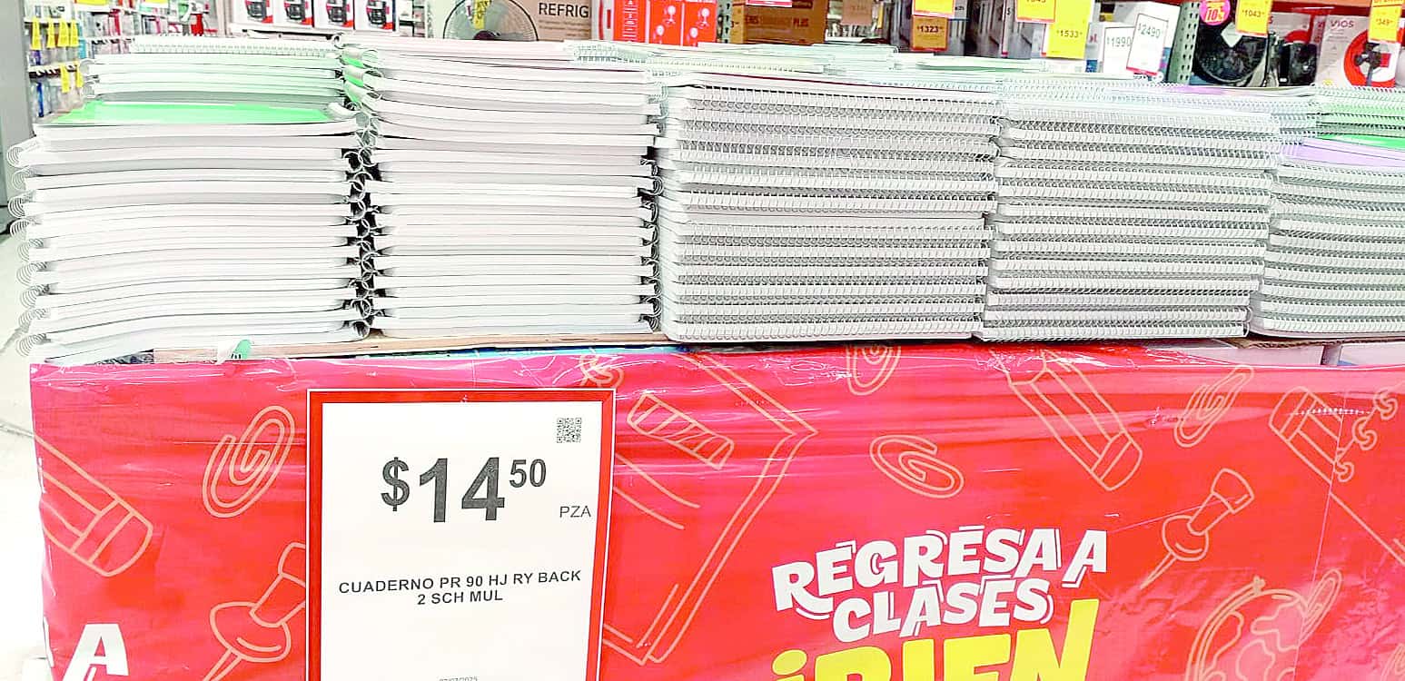 Salen padres de familia a la caza de las ofertas