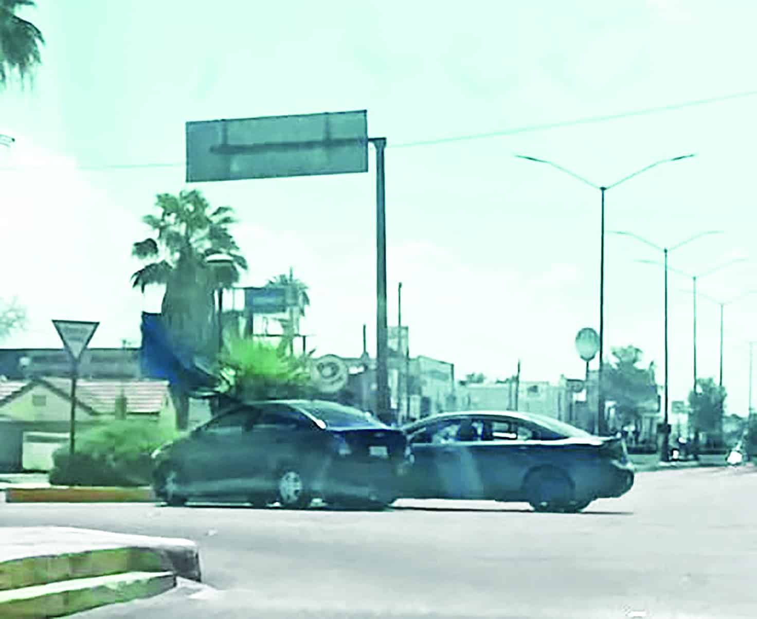 Un aparatoso accidente vial deja daños materiales