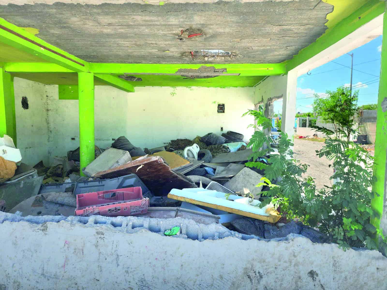 Se quejan los vecinos de tiradero en Villa Esmeralda