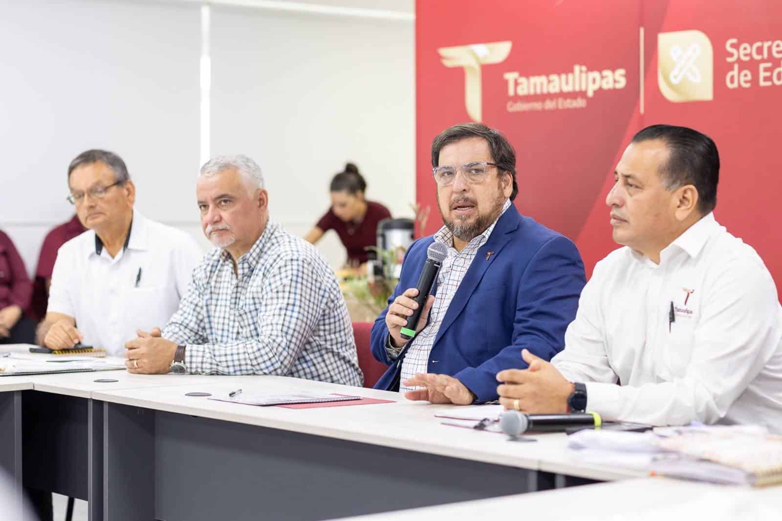 Celebra audiencias aquí secretario de Educación estatal