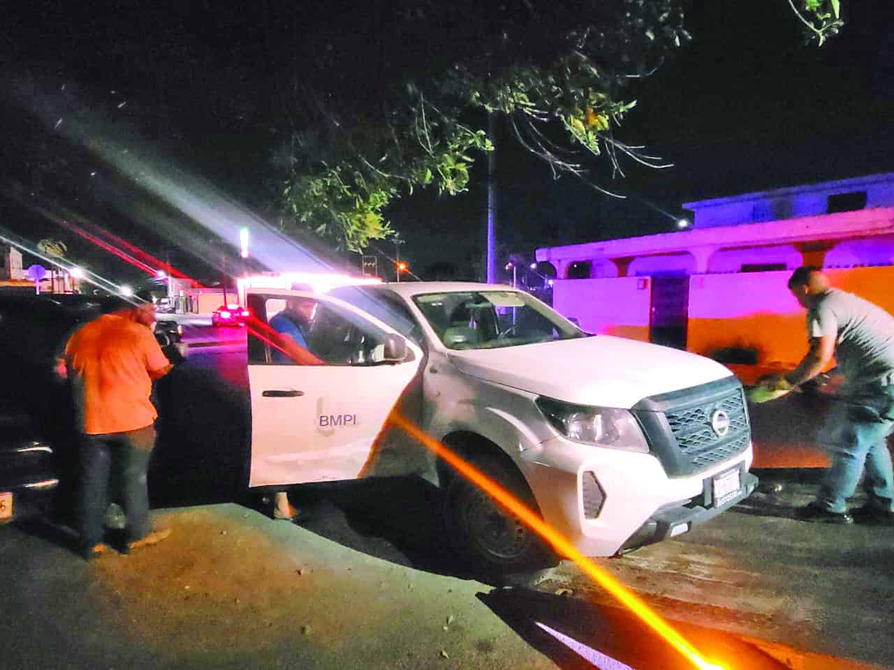 Choca a toda velocidad en la colonia Cavazos