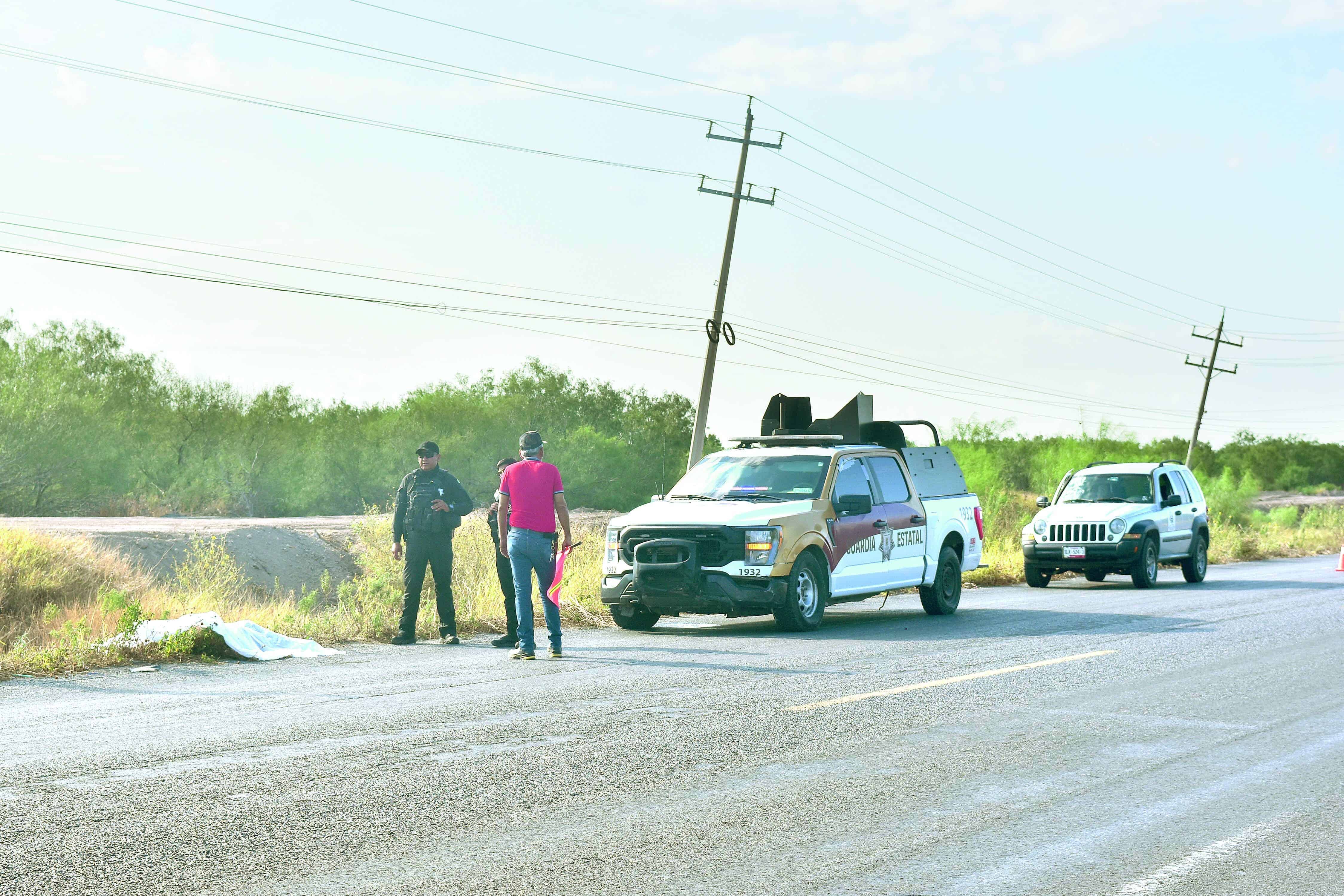 Queda tendido a orilla de la carretera a San Fernando