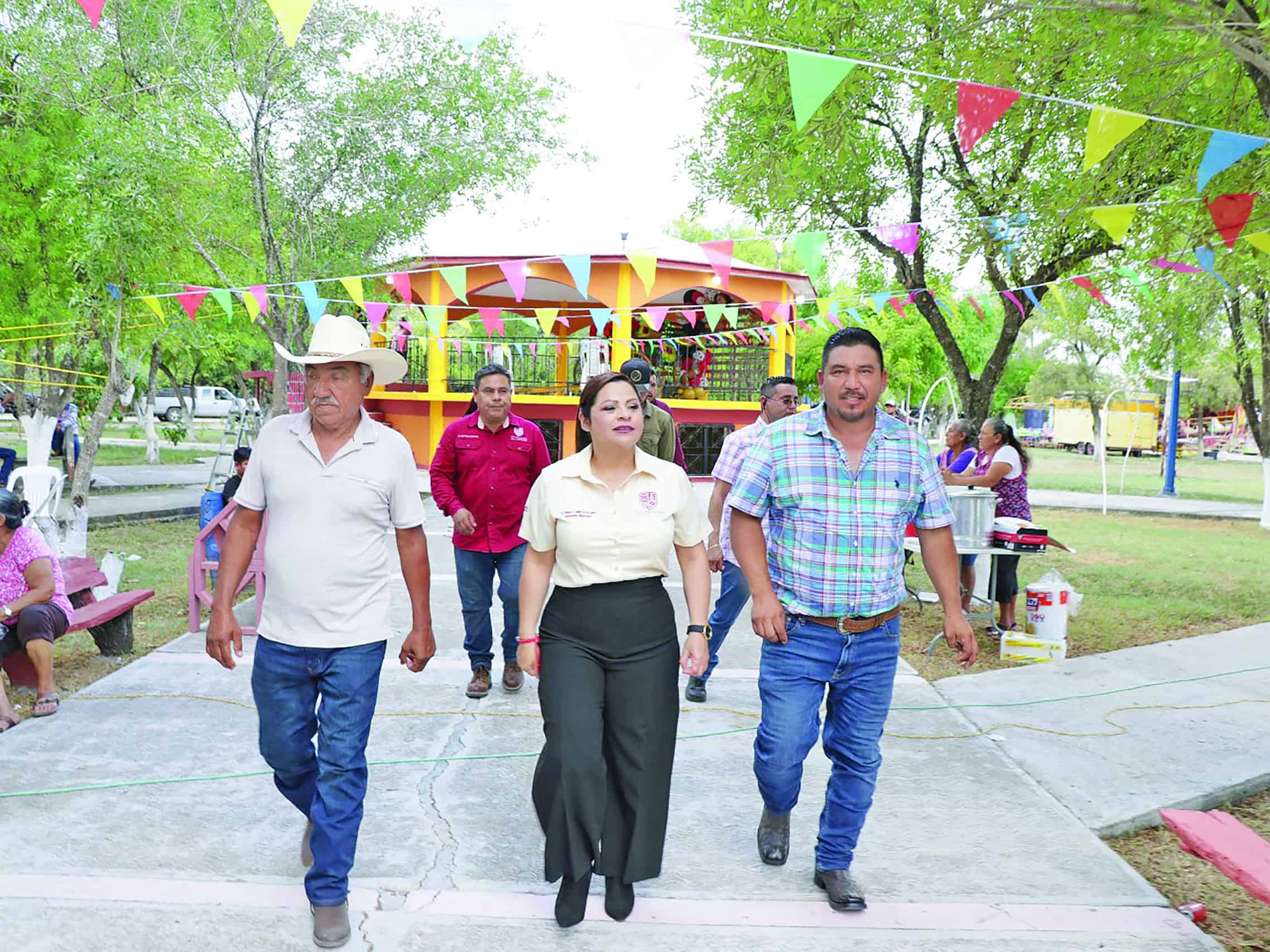 Asiste alcaldesa al 53 aniversario del ejido La Carreta II