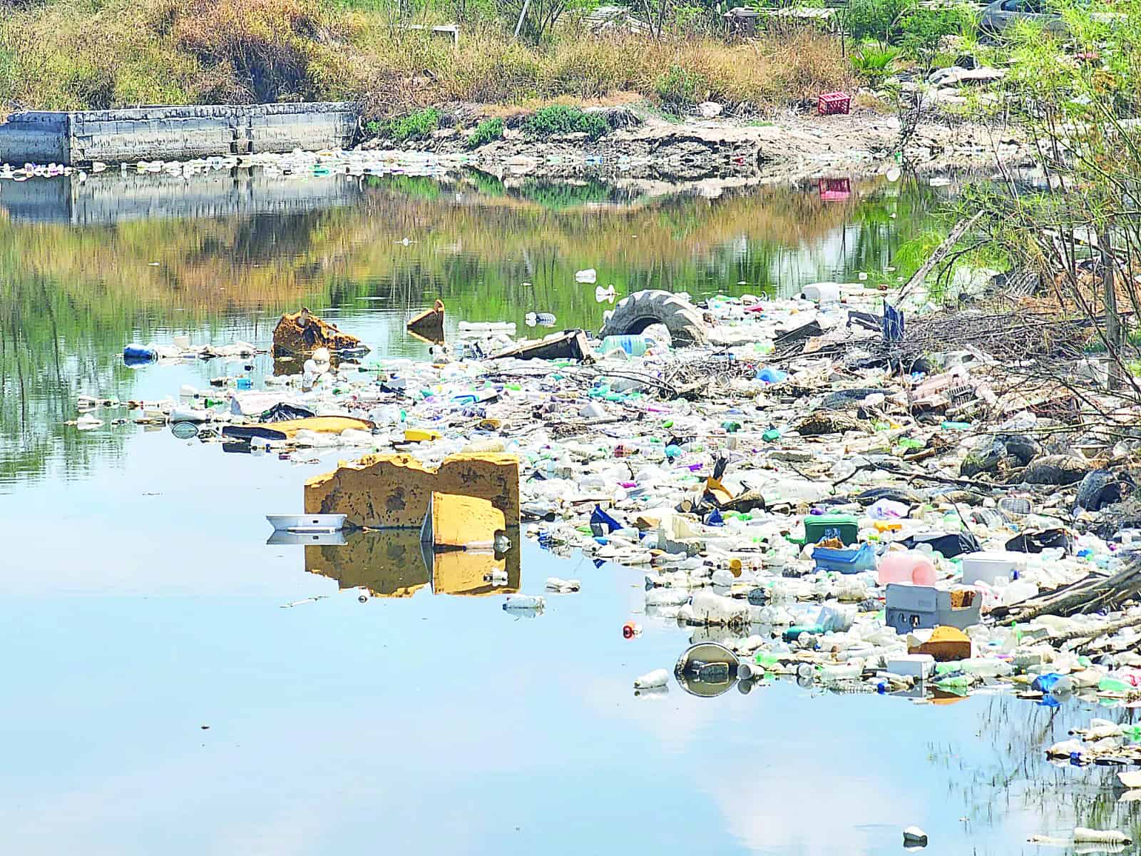 Convierten la calichera en depósito de basura