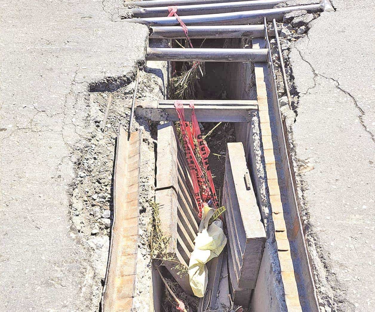 Colapsa rejilla de drenaje pluvial