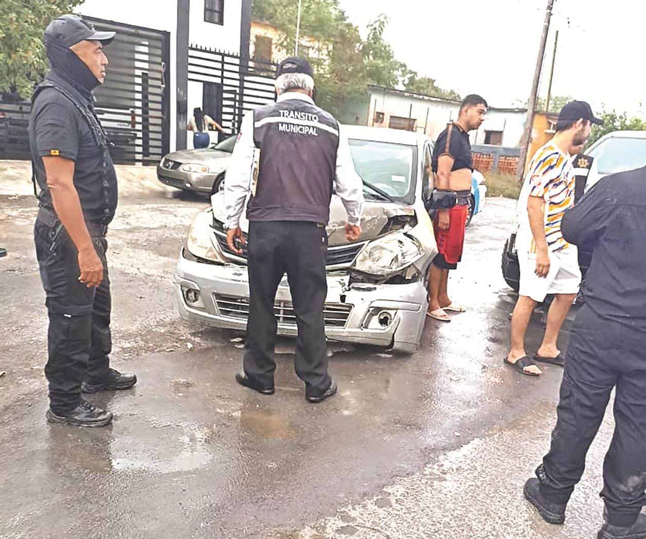 Choca, se intenta dar a la fuga y vuelve a chocar