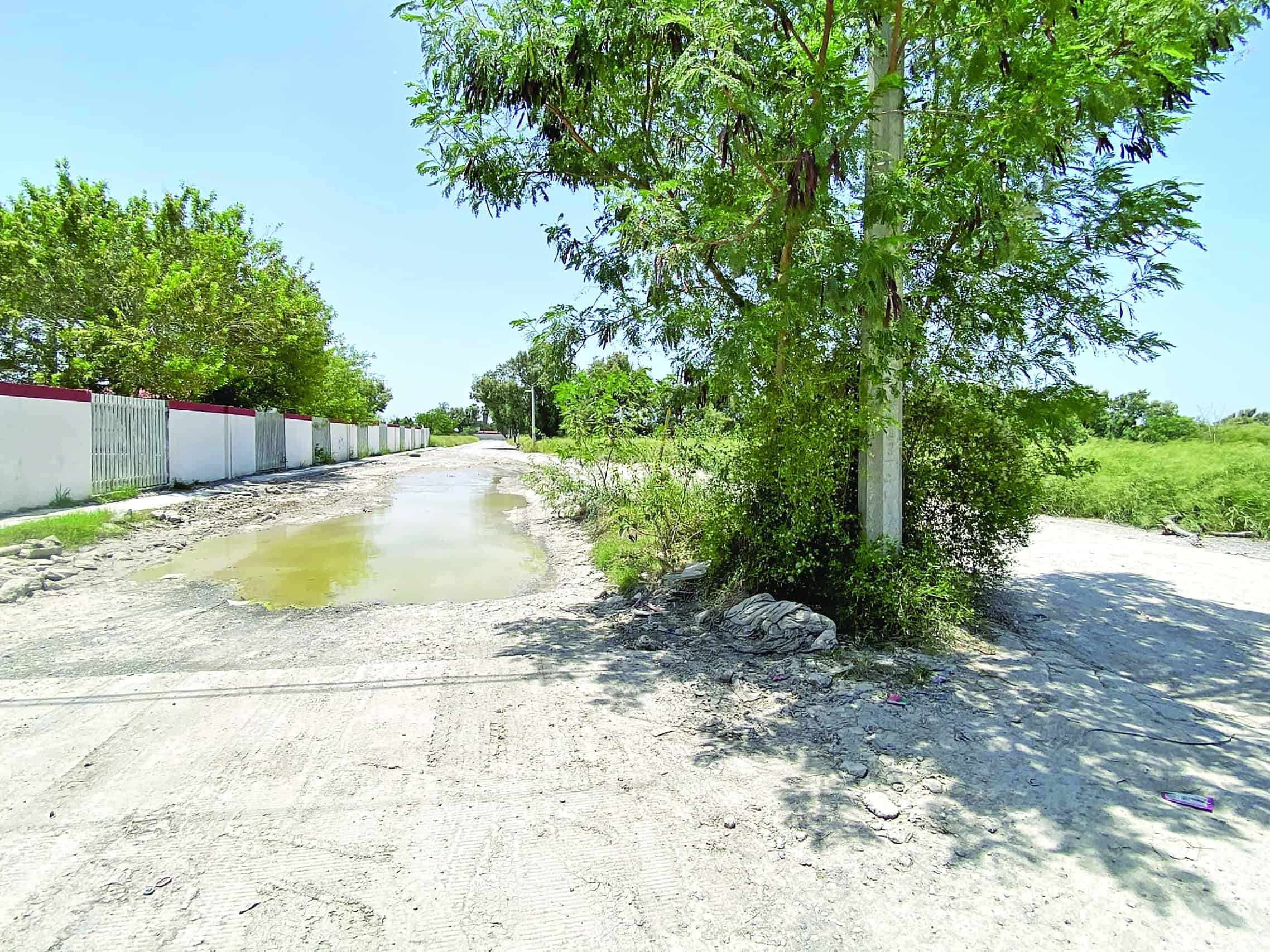 Regresan a clases con las calles destrozadas
