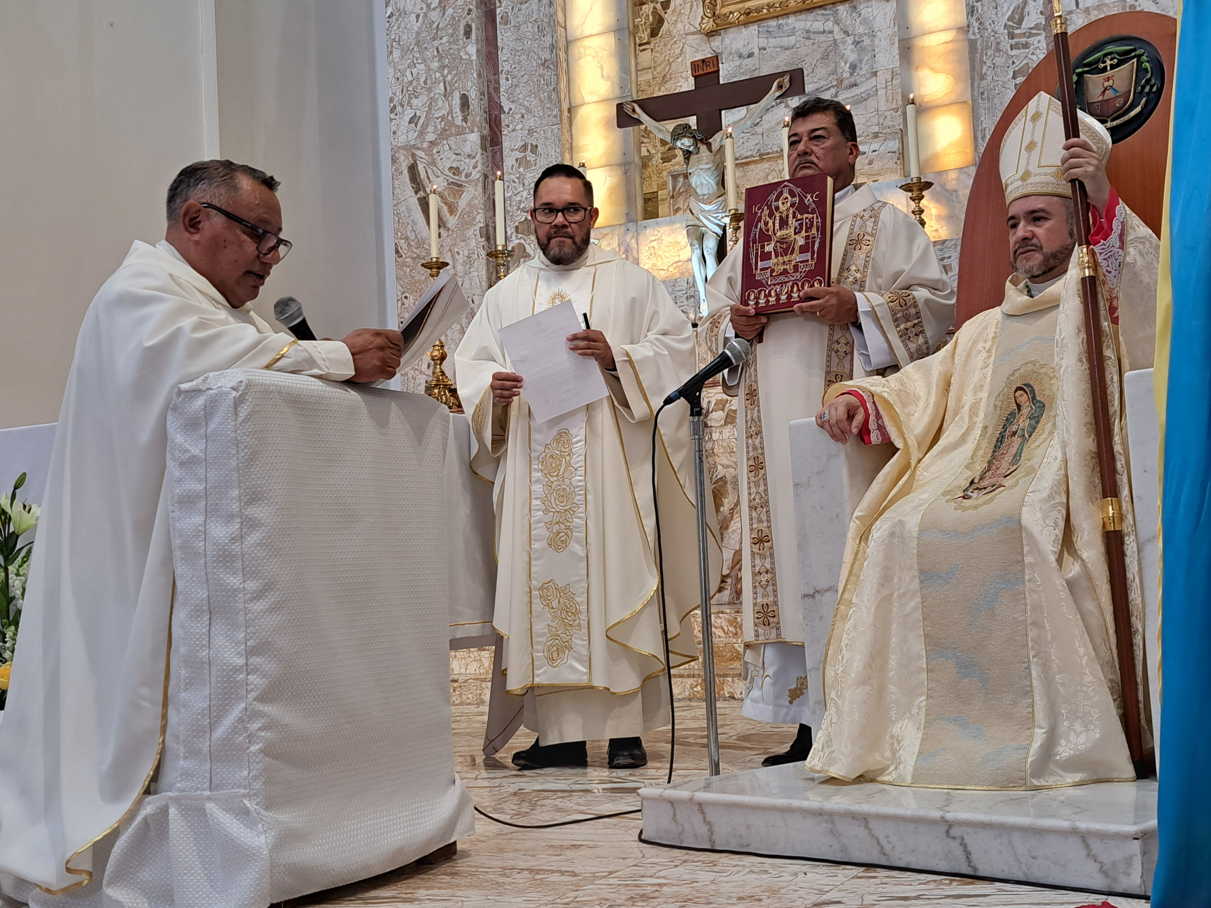 Dan nombramiento a Rector de Concatedral