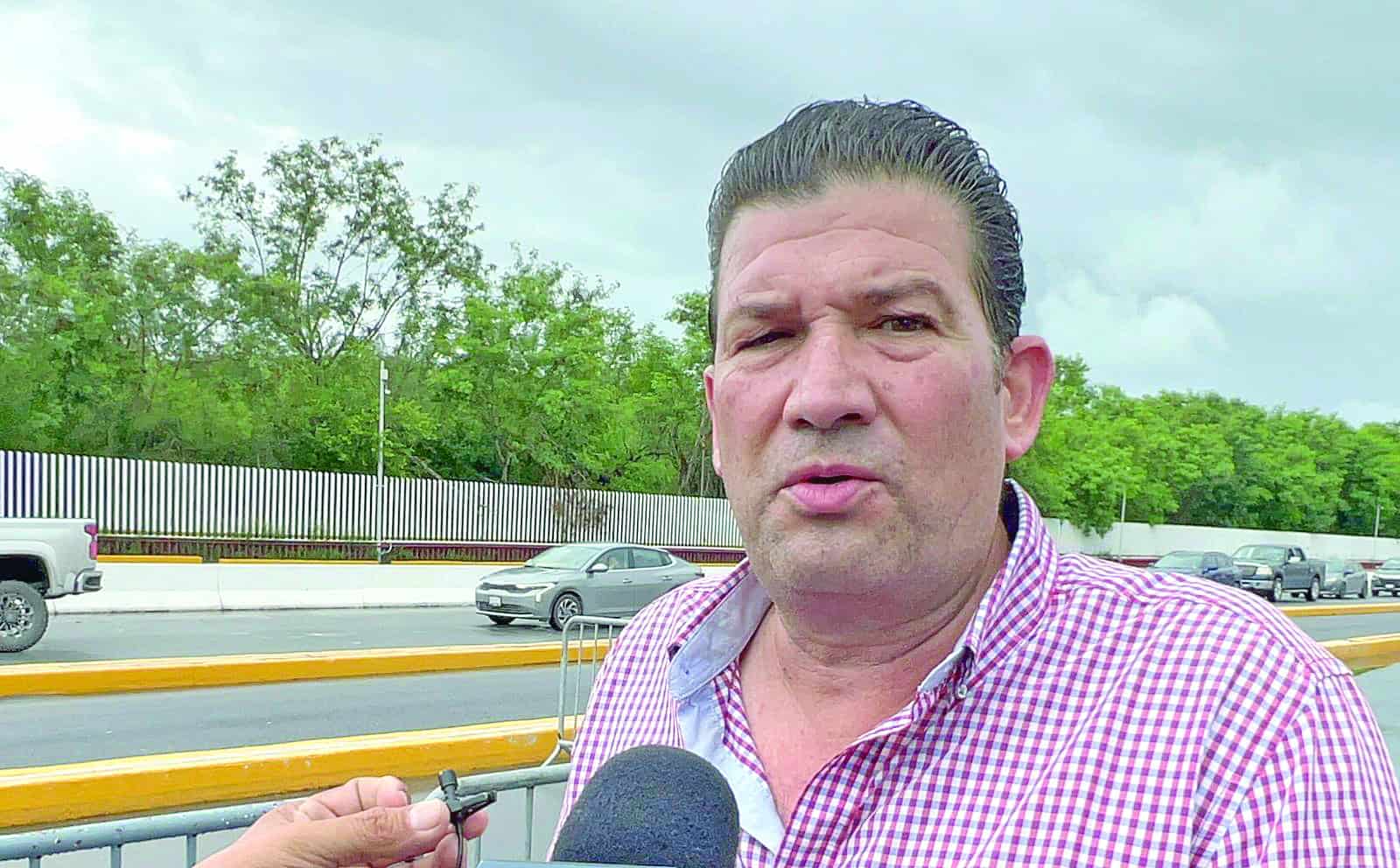 Interviene regidor para agilizar cruce en carril Sentri del puente a Hidalgo