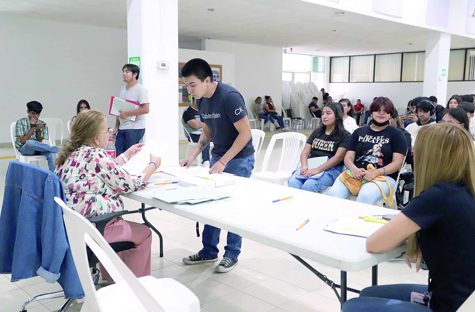 Convoca el Estado registrarse  para una beca universitaria