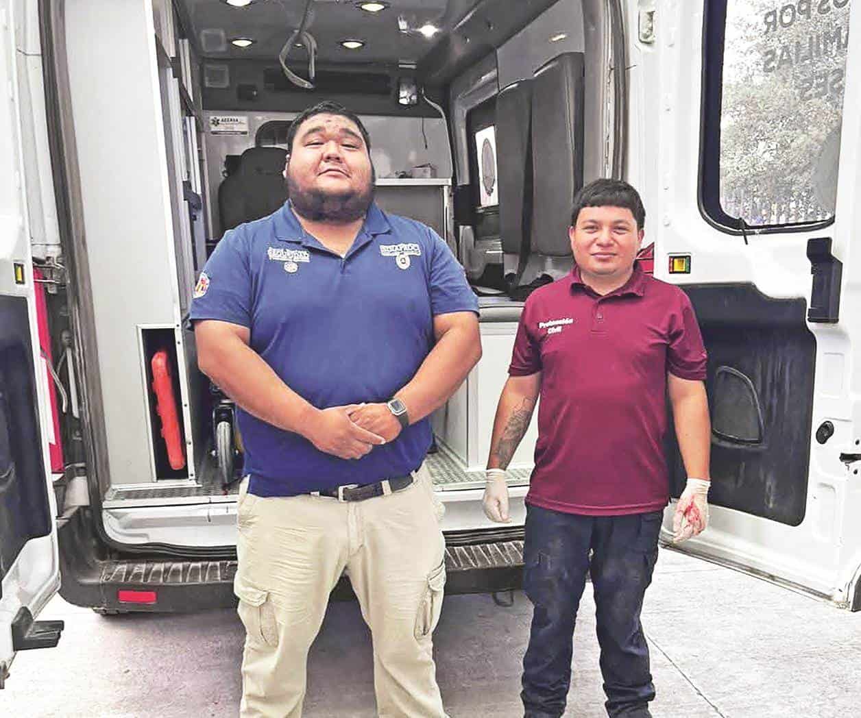 Atienden bomberos parto en ambulancia