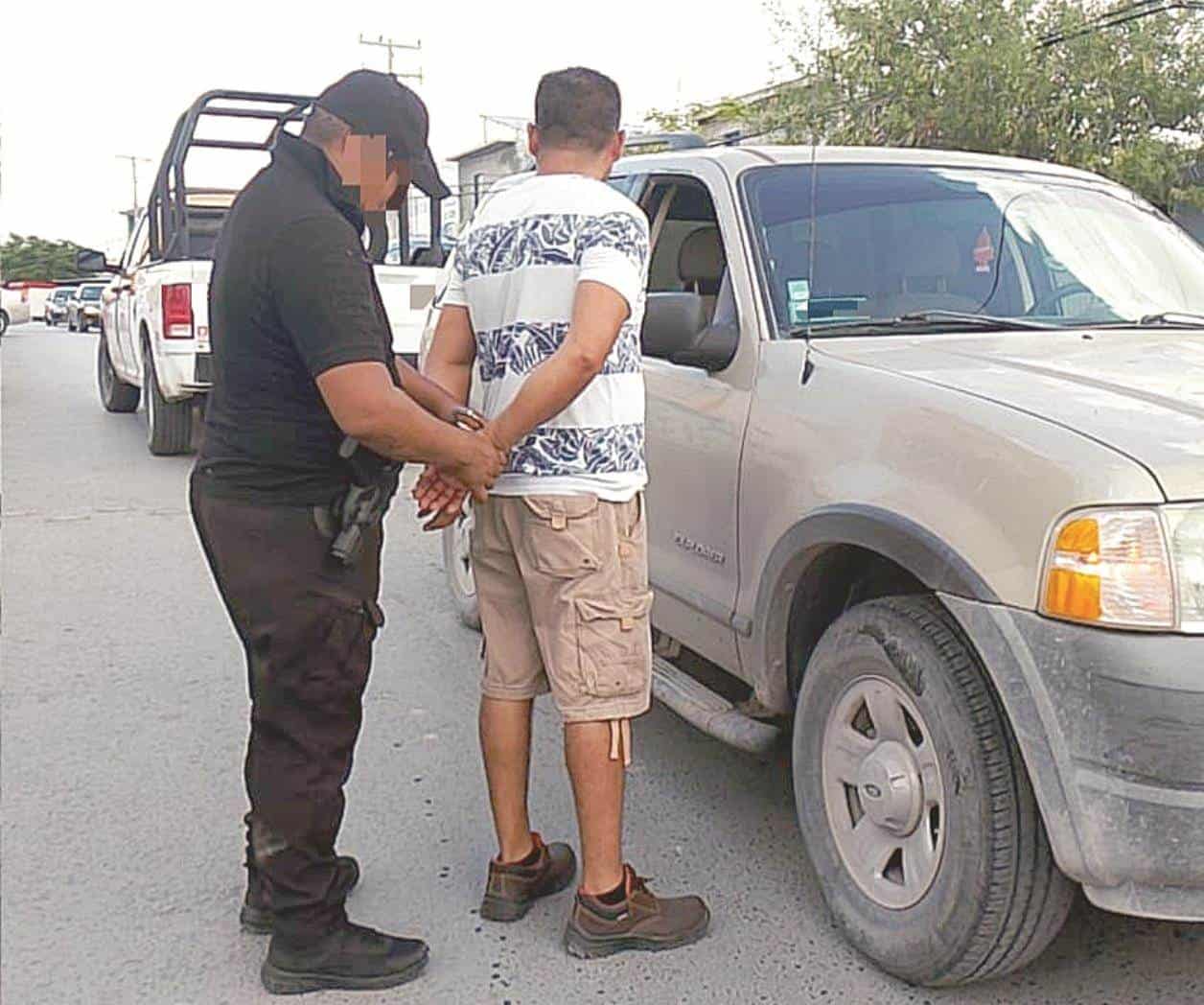 Detienen a sujeto con vehículo robado
