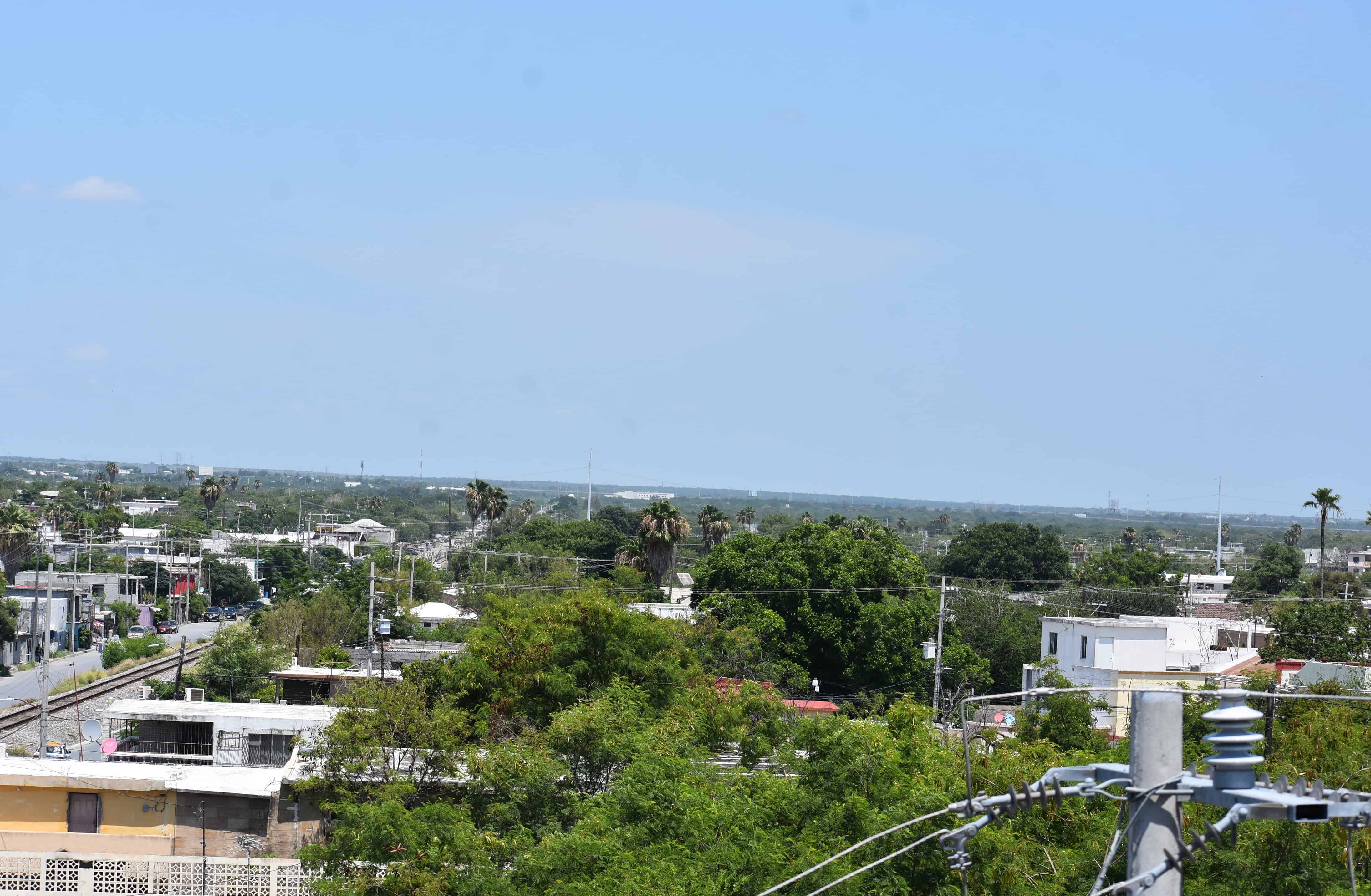 Comienza el mes bajo clima de intenso calor