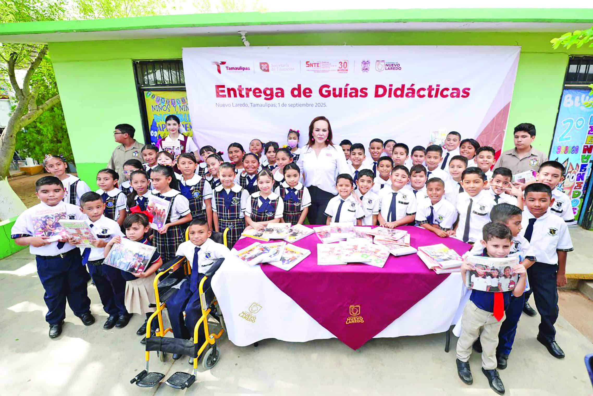 Reconocen maestros apoyo de alcaldesa