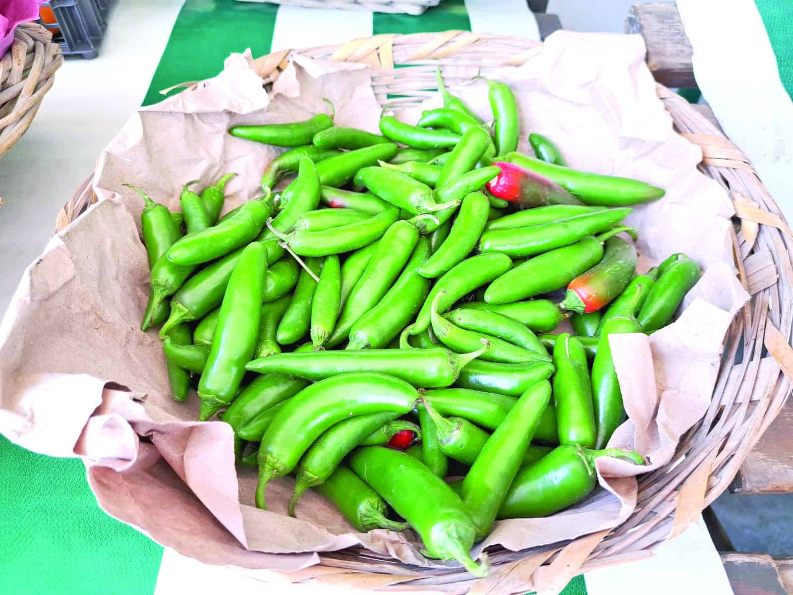 Alcanza el chile los 101 pesos por kilo