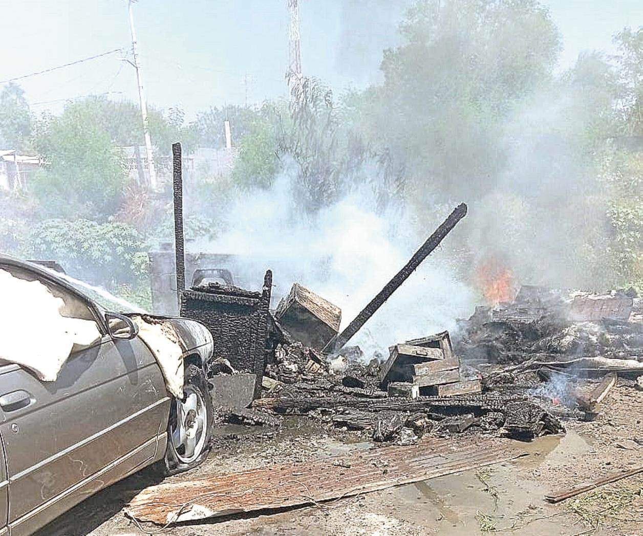 Consume incendio vivienda de madera