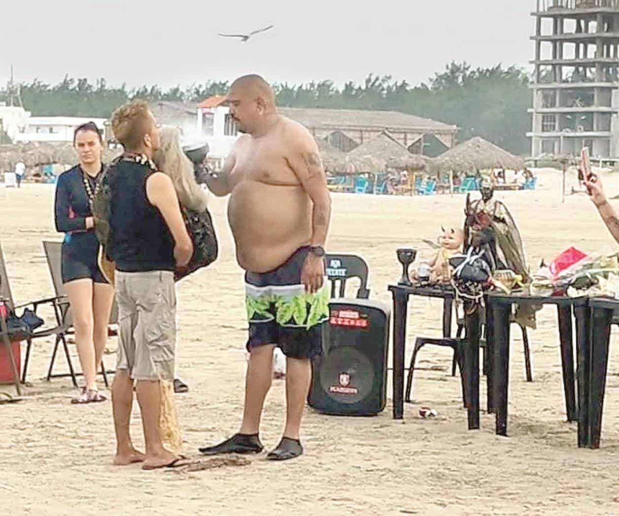 Sorprende ritual en Playa Miramar