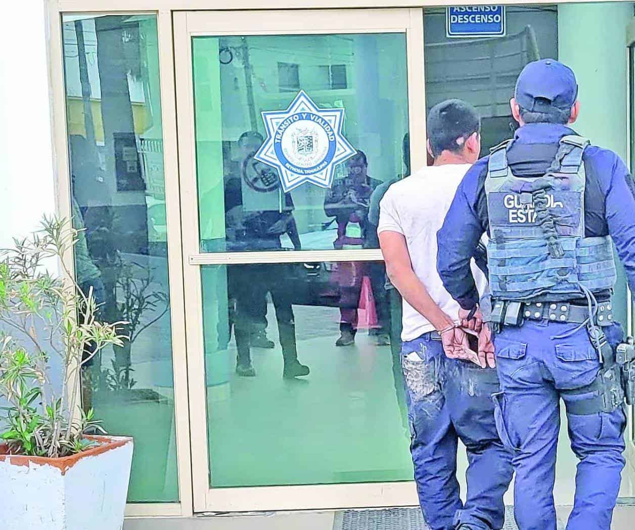 Se pone furioso con su mujer al calor del vino