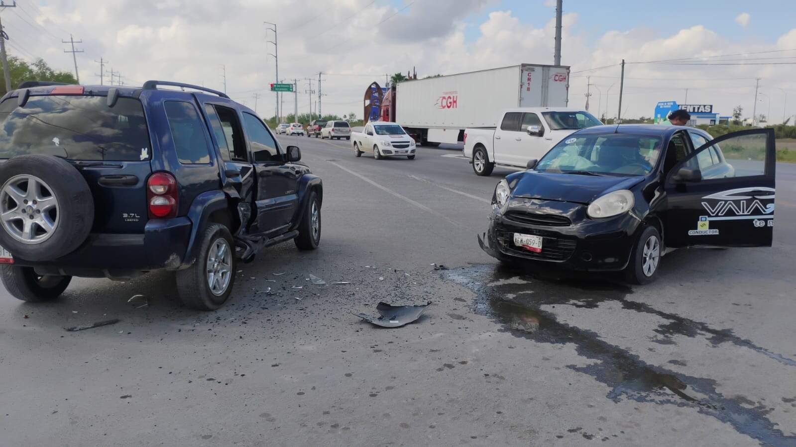 Fuerte encontronazo entre dos vehículos
