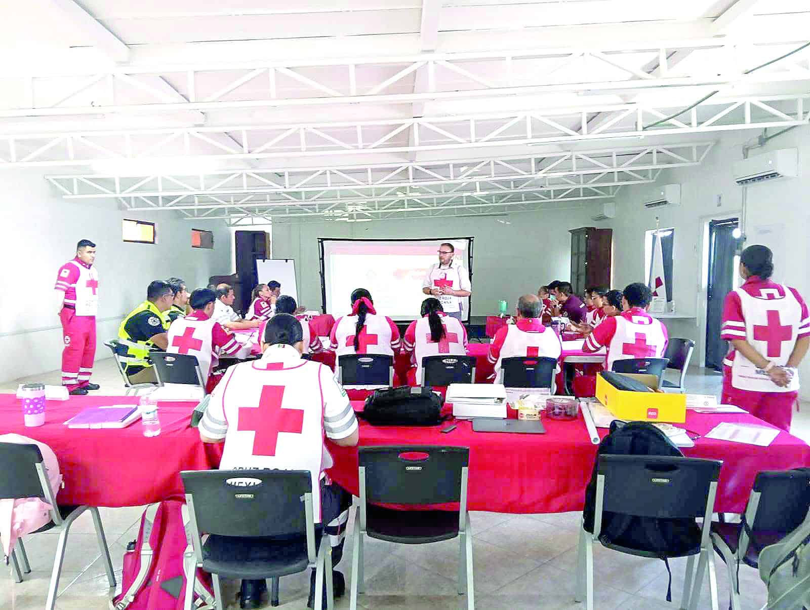 Certifican a paramédicos en Conducción de Emergencia