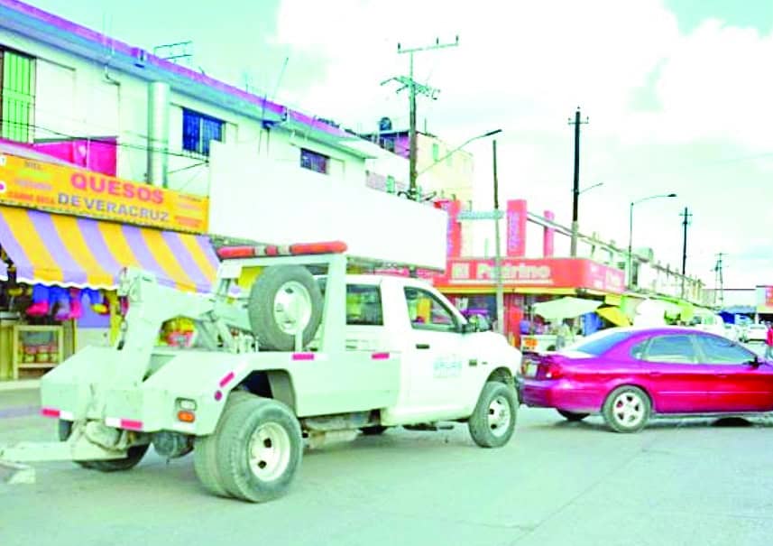 Frenan operativos de grúas en comercios