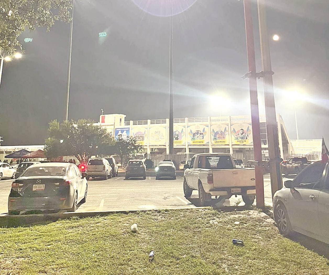 Les saquean sus autos cuando miraban futbol
