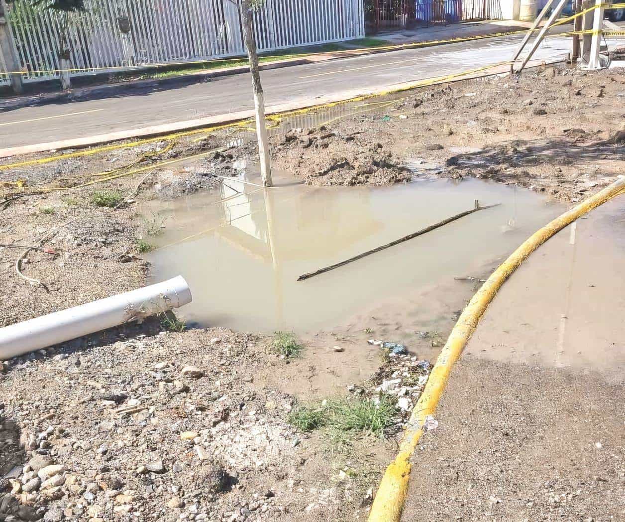 Niño a punto  de ahogarse